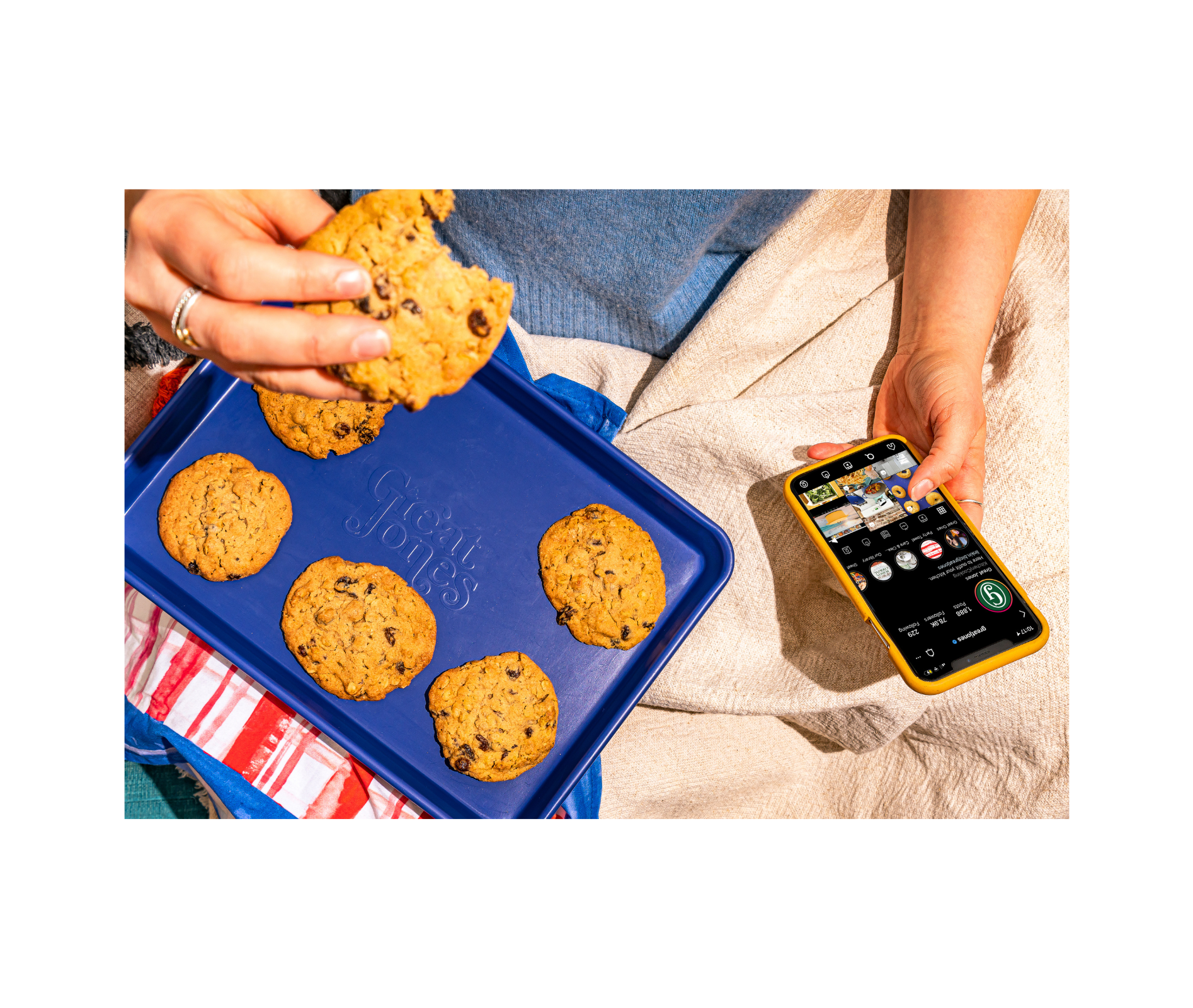 01-little-sheet-blueberry-lifestyle_9c173867-80dc-4502-9e62-fd5fe5f8a4de.png